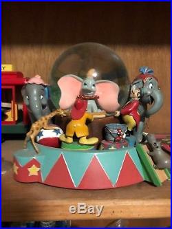 Disney dumbo snow globe in excellent condition, collectors item