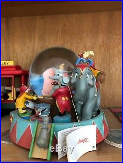 Disney dumbo snow globe in excellent condition, collectors item