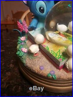 Disney's Lilo & Stitch Musical Snowglobe Stitch and ducklings Super Rare
