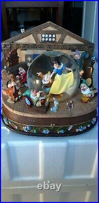 Disney's Snow White And The Seven Dwarfs Snow Globe