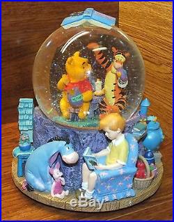 Disney's Winnie the Pooh Wonderland Music Collectors Musical Snow-Globe READ