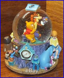 Disney's Winnie the Pooh Wonderland Music Collectors Musical Snow-Globe READ