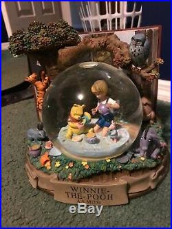 Disney winnie the pooh snowglobe