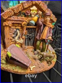 Disneys haunted mansion snow globe grim grinning ghost