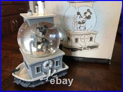Hallmark Disney Mickey Mouse STEAMBOAT WILLIE Water Snow Globe Special Edition