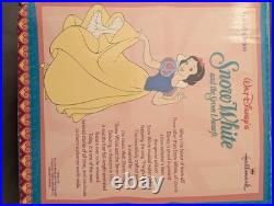 Hallmark Musical Snow Globe Disney's Snow White and the Seven Dwarfs 1990