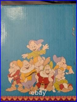 Hallmark Musical Snow Globe Disney's Snow White and the Seven Dwarfs 1990