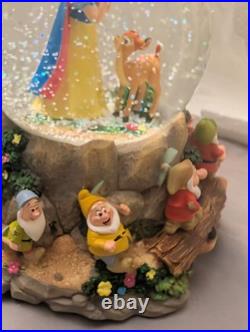 Hallmark Musical Snow Globe Disney's Snow White and the Seven Dwarfs 1990