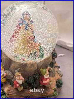 Hallmark Musical Snow Globe Disney's Snow White and the Seven Dwarfs 1990