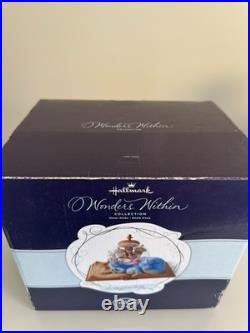 New 2014 Hallmark Disney Aladdin water globe The Wonder Within
