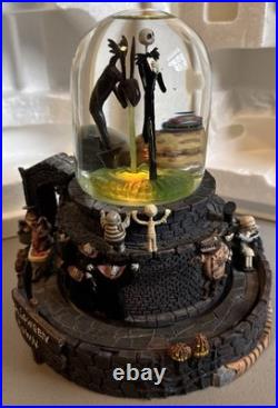 Nightmare Before Christmas Snow Globe / Music Box -RARE- US Disney Store Item Nightmare Before Christmas Snow Globe / Music Box -RARE- US Disney Store Item