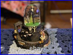 Nightmare before christmas snow globe