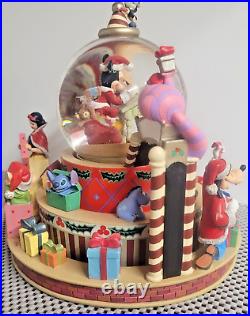 RAREDisneyMickey Mouse Christmas-Santas Workshop Snow globe