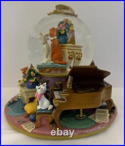 RARE Aristocats Musical Snow Globe, piano plays Everybody Wants To Be A Cat