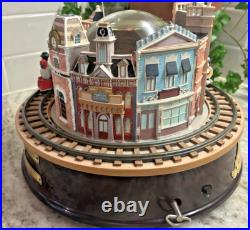 RARE Collectors' Disneyland Main Street Snow Globe Lights & Music Box L108 LE