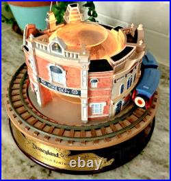 RARE Collectors' Disneyland Main Street Snow Globe Lights & Music Box L108 LE