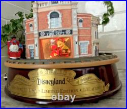 RARE Collectors' Disneyland Main Street Snow Globe Lights & Music Box L108 LE