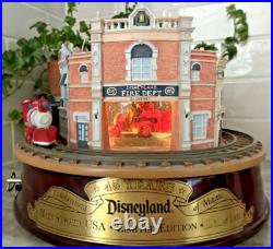 RARE Collectors' Disneyland Main Street Snow Globe Lights & Music Box L108 LE