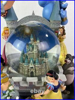 RARE Disney Magic Kingdom Castle Lighted Snow Globe Snowglobe Waterglobe