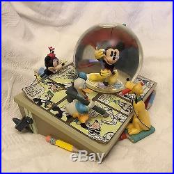 RARE Disney Mickey Donald Goofy Minnie MICKEY COMICS Musical Lite Up SnowGlobe