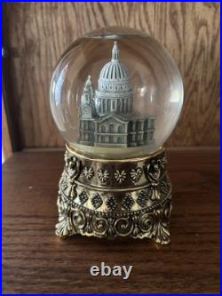 RARE Disney Musical Snow Globe St. Paul's Cathedral Mary Poppins FEED THE BIRDS RARE Disney Musical Snow Globe St. Paul's Cathedral Mary Poppins FEED THE BIRDS