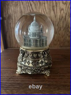 RARE Disney Musical Snow Globe St. Paul's Cathedral Mary Poppins FEED THE BIRDS RARE Disney Musical Snow Globe St. Paul's Cathedral Mary Poppins FEED THE BIRDS