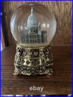 RARE Disney Musical Snow Globe St. Paul's Cathedral Mary Poppins FEED THE BIRDS RARE Disney Musical Snow Globe St. Paul's Cathedral Mary Poppins FEED THE BIRDS