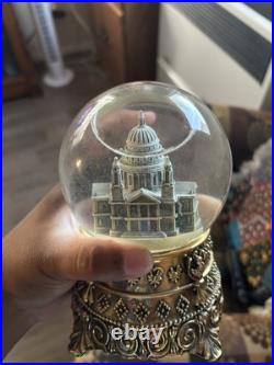 RARE Disney Musical Snow Globe St. Paul's Cathedral Mary Poppins FEED THE BIRDS RARE Disney Musical Snow Globe St. Paul's Cathedral Mary Poppins FEED THE BIRDS
