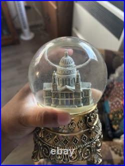 RARE Disney Musical Snow Globe St. Paul's Cathedral Mary Poppins FEED THE BIRDS RARE Disney Musical Snow Globe St. Paul's Cathedral Mary Poppins FEED THE BIRDS