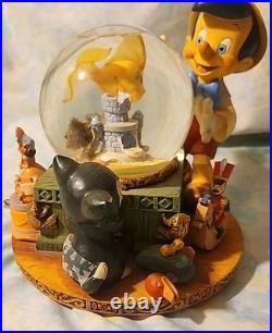 RARE Disney Pinocchio Toyland Fishbowl Cleo Figaro Musical Snow Globe Jln