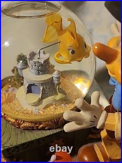 RARE Disney Pinocchio Toyland Fishbowl Cleo Figaro Musical Snow Globe Jln