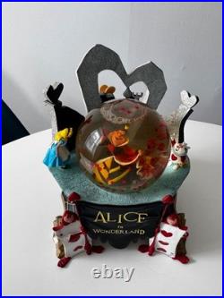 RARE Disney Store Alice in Wonderland Snow Globe Queen Hearts READ