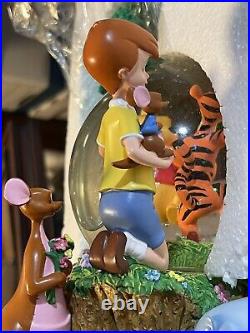 RARE Disney Store Exclusive Winnie the Pooh Music Snow Water Globe Dancin Tigger