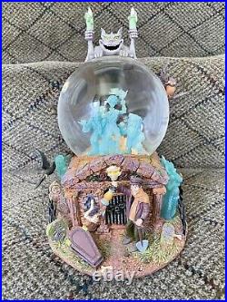 RARE HTF Disney World Haunted Mansion Hitchhiking Ghost Snow Globe