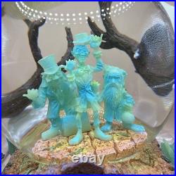 Rare Disney Haunted Mansion Grim Grinning Ghosts Music Light Up Snow Globe Nib