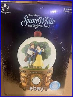Rare Disney Store Snow White and the Seven Dwarves Snow White Snow Globe