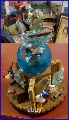 Rare Musical Disney Lonesome Ghost Snow Globe Grim Grinning Ghosts