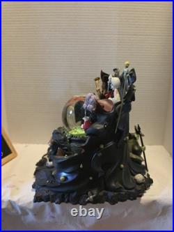 Tha Art of Disney Villains Musical Snow Globe. Park Exclusive Limited Edition