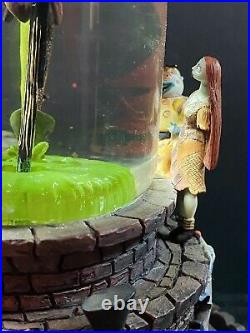 The Nightmare Before Christmas Musical Light Up Snow globe MINT Condition