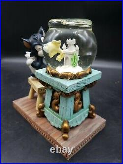 Ultra Rare preowned Disney Pinocchio Figaro and Cleo fish bowl Snow Globe