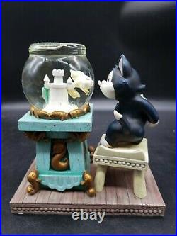 Ultra Rare preowned Disney Pinocchio Figaro and Cleo fish bowl Snow Globe