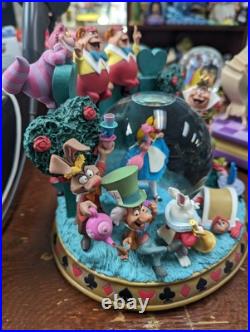 VERY RARE Alice in Wonderland Musical Snow Globe Disney Store VERY RARE Alice in Wonderland Musical Snow Globe Disney Store