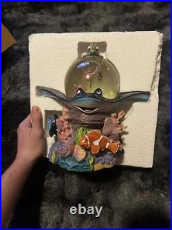 VTG Disney Pixar Finding Nemo Coral Reef Musical Water Globe Over The Waves NIB