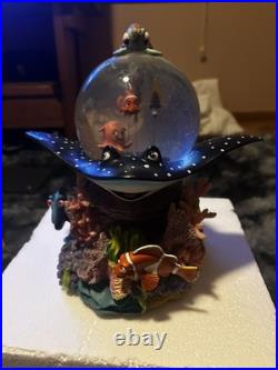 VTG Disney Pixar Finding Nemo Coral Reef Musical Water Globe Over The Waves NIB