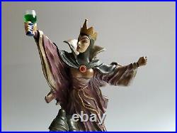 Very Rare Disneys The Evil Queen Figurine with 5 mini globes that light up