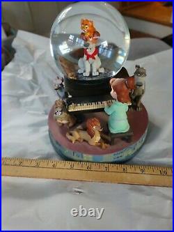 Very Rare Oliver And Company Disney Musical Snow Globe Beautiful