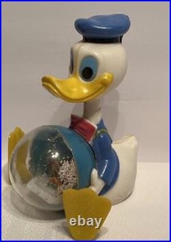 Vintage 1960's Disney Donald Duck SnowithWater Globe Plastic Paperweight Very Rare