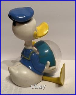 Vintage 1960's Disney Donald Duck SnowithWater Globe Plastic Paperweight Very Rare