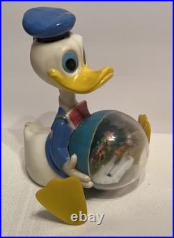 Vintage 1960's Disney Donald Duck SnowithWater Globe Plastic Paperweight Very Rare