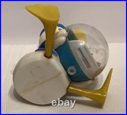 Vintage 1960's Disney Donald Duck SnowithWater Globe Plastic Paperweight Very Rare